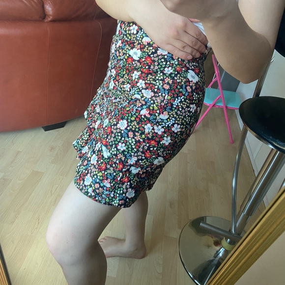 floral jeans like material skirt - flower pattern - Picture 6 of 10